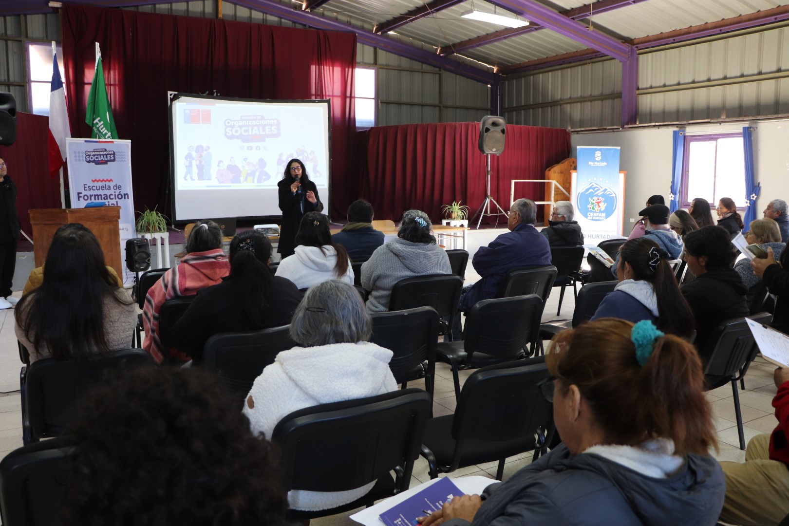 Capacitan a dirigentes sociales de Río Hurtado en formulación de proyectos
