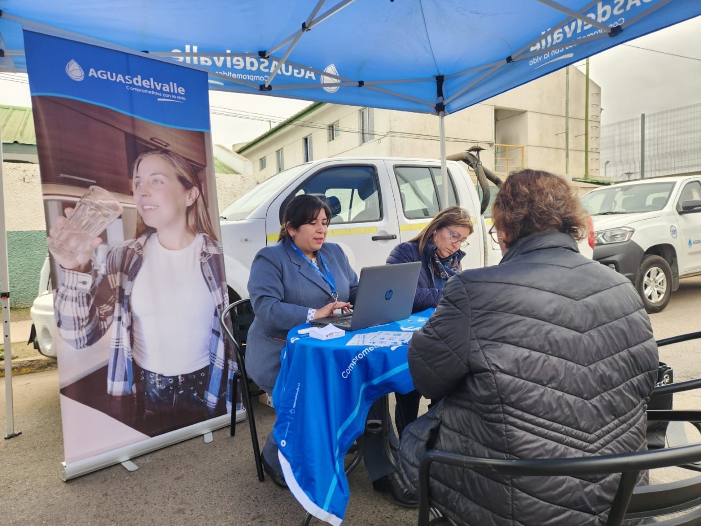 Aguas del Valle atiende las consultas de los vecinos del sector de Tierras Blancas