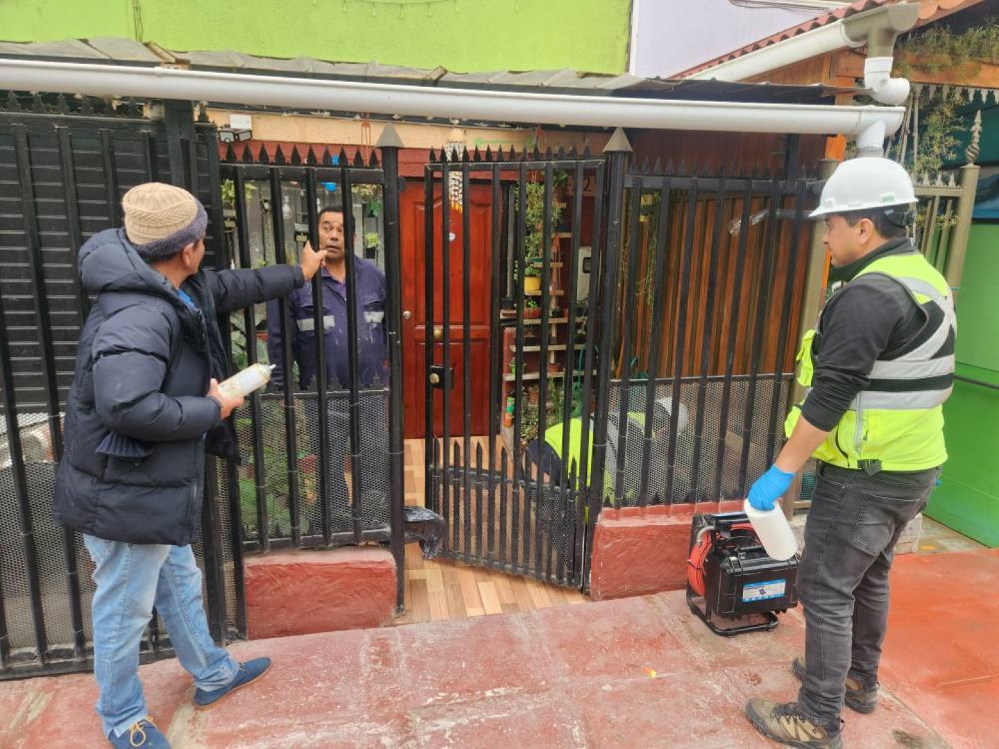 Vecinos de Tierras Blancas participan en proceso de video inspección de Aguas del Valle