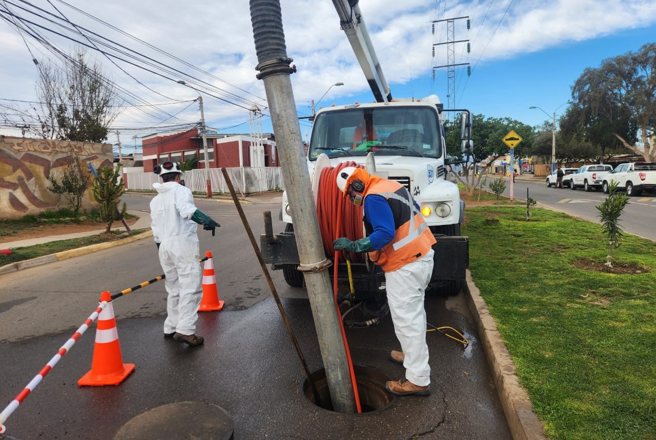 Equipos de Aguas del Valle se preparan ante el anuncio de un nuevo sistema frontal en la región de Coquimbo
