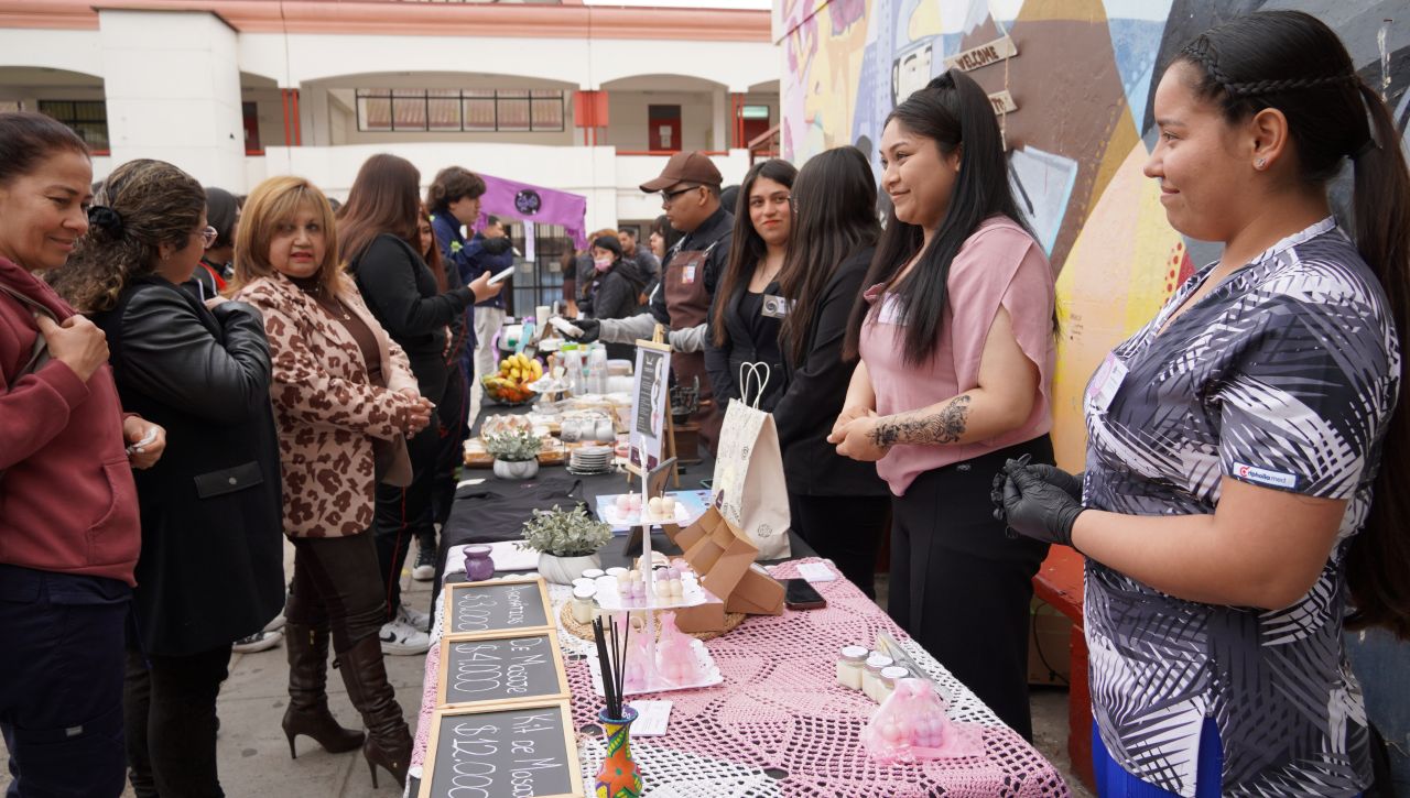 Estudiantes de Liceo Ignacio Carrera Pinto de La Serena exponen sus proyectos y emprendimientos