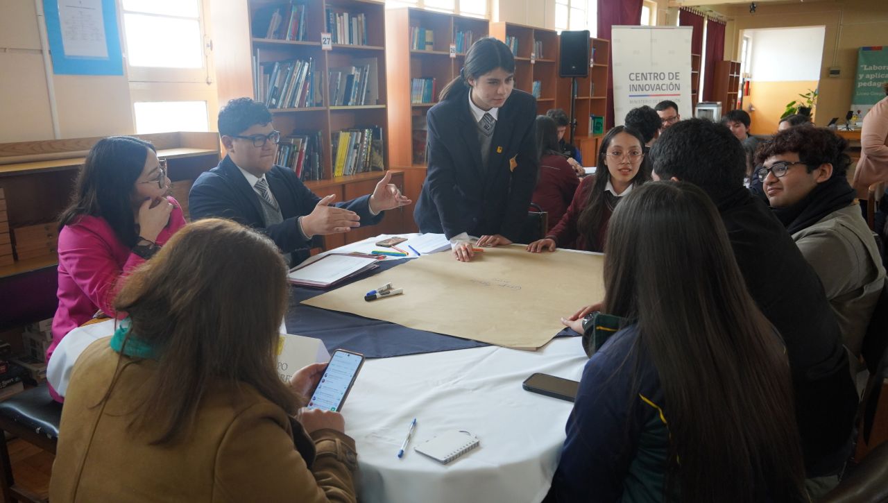 Estudiantes, docentes y apoderados de La Serena reflexionaron sobre uso responsable de plataformas digitales y su aporte a los aprendizajes